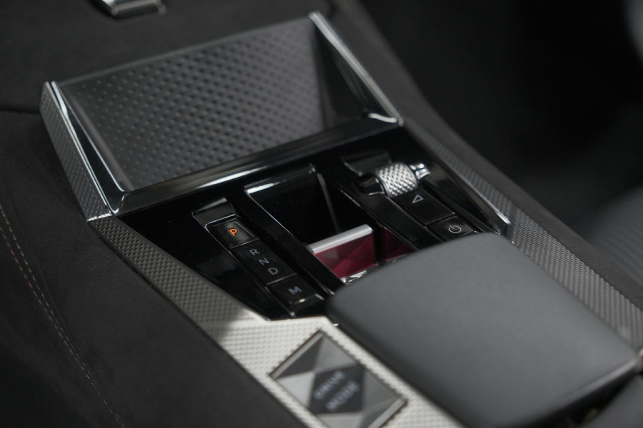 DS DS 4 PureTech 130 EAT8 Performance Line | Camera | Apple Carplay | Alcantara® bekleding | Parkeersensensoren