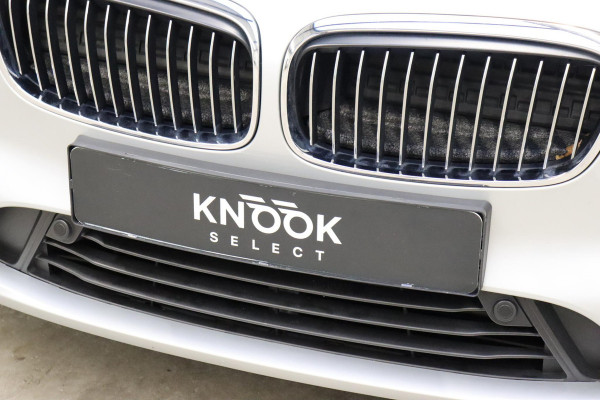 BMW 2 Serie Active Tourer 218i High Executive Luxury Line Automaat / Navigatiesysteem Plus / Driving Assistant / Achteruitrijcamera / Stoelverwarming / LED-koplampen / Head-Up Display / DAB / Hifi / Shadow Line / 17 Inch