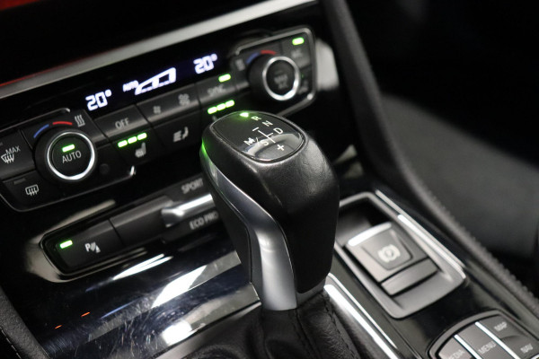 BMW 2 Serie Active Tourer 218i High Executive Luxury Line Automaat / Navigatiesysteem Plus / Driving Assistant / Achteruitrijcamera / Stoelverwarming / LED-koplampen / Head-Up Display / DAB / Hifi / Shadow Line / 17 Inch