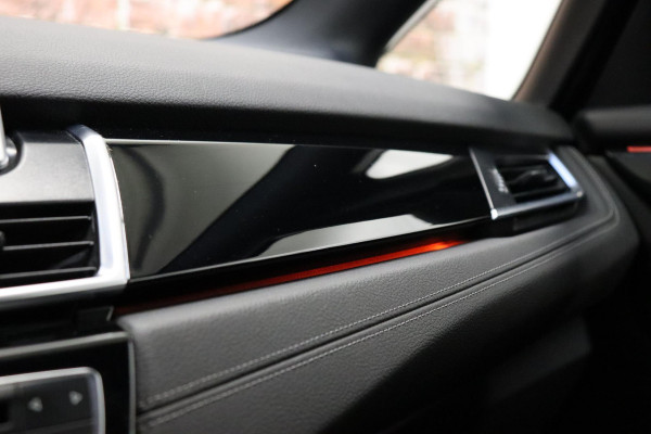 BMW 2 Serie Active Tourer 218i High Executive Luxury Line Automaat / Navigatiesysteem Plus / Driving Assistant / Achteruitrijcamera / Stoelverwarming / LED-koplampen / Head-Up Display / DAB / Hifi / Shadow Line / 17 Inch