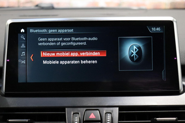 BMW 2 Serie Active Tourer 218i High Executive Luxury Line Automaat / Navigatiesysteem Plus / Driving Assistant / Achteruitrijcamera / Stoelverwarming / LED-koplampen / Head-Up Display / DAB / Hifi / Shadow Line / 17 Inch