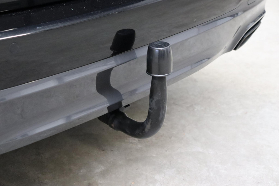 BMW 5 Serie Touring 530i High Executive M Sport Pakket Automaat / Navigatie Professional / Panoramadak / Active Steering / Stuurwielverwarming / M Sportremsysteem / Comfortstoelen / Driving Assistant Plus / Head-Up Display / DAB / Multifunctioneel Instrumentendisplay / Shadow Line / 19 Inch / Extra Getint Glas