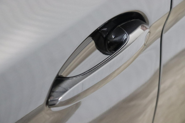 BMW 5 Serie Touring 530i High Executive M Sport Pakket Automaat / Navigatie Professional / Panoramadak / Active Steering / Stuurwielverwarming / M Sportremsysteem / Comfortstoelen / Driving Assistant Plus / Head-Up Display / DAB / Multifunctioneel Instrumentendisplay / Shadow Line / 19 Inch / Extra Getint Glas