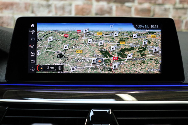 BMW 5 Serie Touring 530i High Executive M Sport Pakket Automaat / Navigatie Professional / Panoramadak / Active Steering / Stuurwielverwarming / M Sportremsysteem / Comfortstoelen / Driving Assistant Plus / Head-Up Display / DAB / Multifunctioneel Instrumentendisplay / Shadow Line / 19 Inch / Extra Getint Glas