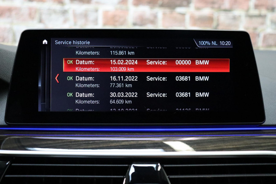 BMW 5 Serie Touring 530i High Executive M Sport Pakket Automaat / Navigatie Professional / Panoramadak / Active Steering / Stuurwielverwarming / M Sportremsysteem / Comfortstoelen / Driving Assistant Plus / Head-Up Display / DAB / Multifunctioneel Instrumentendisplay / Shadow Line / 19 Inch / Extra Getint Glas