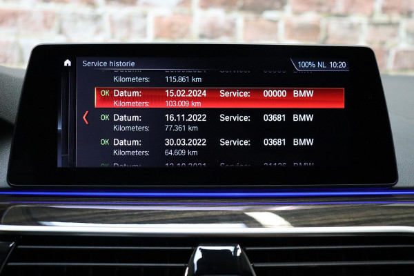 BMW 5 Serie Touring 530i High Executive M Sport Pakket Automaat / Navigatie Professional / Panoramadak / Active Steering / Stuurwielverwarming / M Sportremsysteem / Comfortstoelen / Driving Assistant Plus / Head-Up Display / DAB / Multifunctioneel Instrumentendisplay / Shadow Line / 19 Inch / Extra Getint Glas