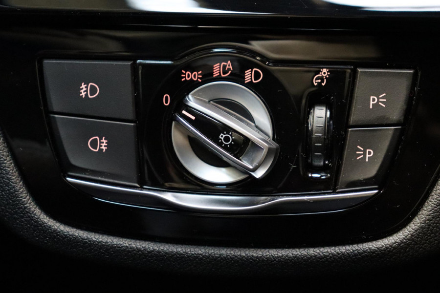 BMW 5 Serie Touring 530i High Executive M Sport Pakket Automaat / Navigatie Professional / Panoramadak / Active Steering / Stuurwielverwarming / M Sportremsysteem / Comfortstoelen / Driving Assistant Plus / Head-Up Display / DAB / Multifunctioneel Instrumentendisplay / Shadow Line / 19 Inch / Extra Getint Glas