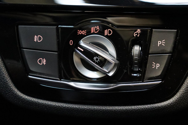 BMW 5 Serie Touring 530i High Executive M Sport Pakket Automaat / Navigatie Professional / Panoramadak / Active Steering / Stuurwielverwarming / M Sportremsysteem / Comfortstoelen / Driving Assistant Plus / Head-Up Display / DAB / Multifunctioneel Instrumentendisplay / Shadow Line / 19 Inch / Extra Getint Glas