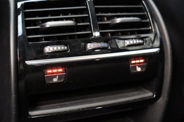 BMW 5 Serie Touring 530i High Executive M Sport Pakket Automaat / Navigatie Professional / Panoramadak / Active Steering / Stuurwielverwarming / M Sportremsysteem / Comfortstoelen / Driving Assistant Plus / Head-Up Display / DAB / Multifunctioneel Instrumentendisplay / Shadow Line / 19 Inch / Extra Getint Glas