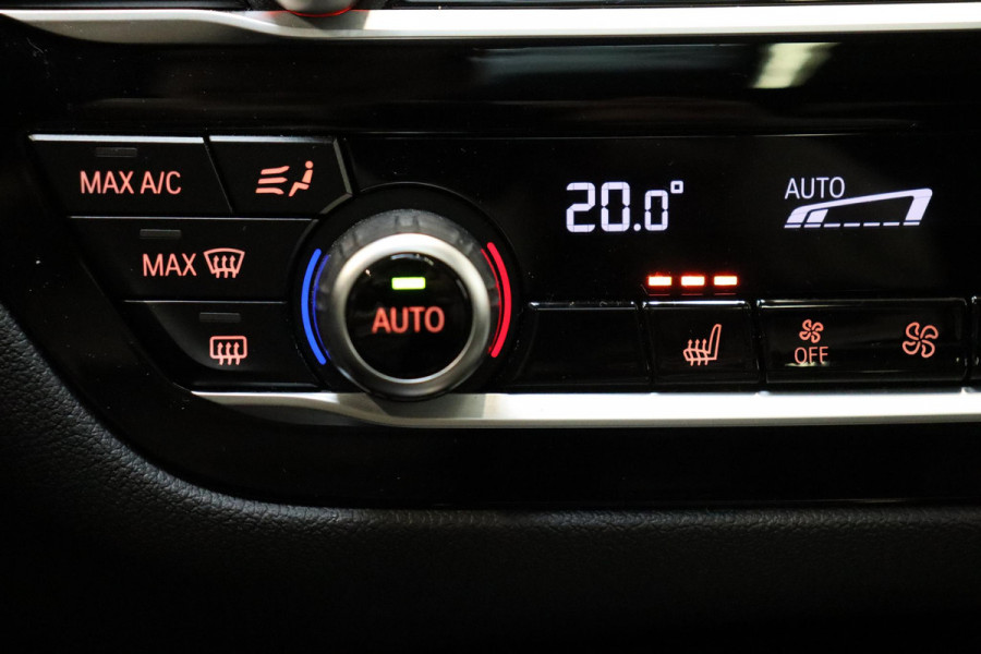 BMW 5 Serie Touring 530i High Executive M Sport Pakket Automaat / Navigatie Professional / Panoramadak / Active Steering / Stuurwielverwarming / M Sportremsysteem / Comfortstoelen / Driving Assistant Plus / Head-Up Display / DAB / Multifunctioneel Instrumentendisplay / Shadow Line / 19 Inch / Extra Getint Glas