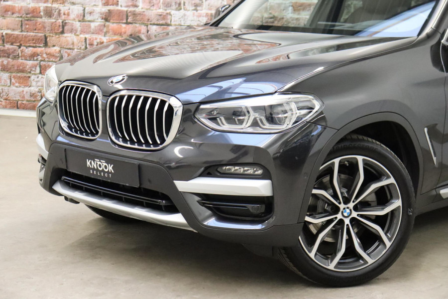 BMW X3 xDrive20i High Executive xLine Automaat / Live Cockpit Professional / Panoramadak / Wegklapbare Trekhaak / Sportstoelen Elektrisch Verstelbaar / Adaptieve LED-koplamp / Driving Assistant / Head-Up Display / 20 Inch / Stoelverwarming / Hifi / Chrome Line / DAB