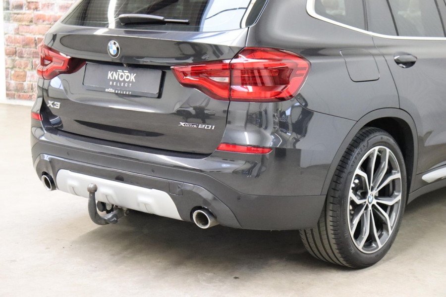 BMW X3 xDrive20i High Executive xLine Automaat / Live Cockpit Professional / Panoramadak / Wegklapbare Trekhaak / Sportstoelen Elektrisch Verstelbaar / Adaptieve LED-koplamp / Driving Assistant / Head-Up Display / 20 Inch / Stoelverwarming / Hifi / Chrome Line / DAB