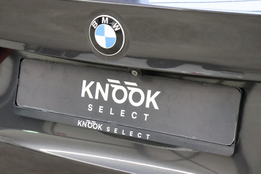 BMW X3 xDrive20i High Executive xLine Automaat / Live Cockpit Professional / Panoramadak / Wegklapbare Trekhaak / Sportstoelen Elektrisch Verstelbaar / Adaptieve LED-koplamp / Driving Assistant / Head-Up Display / 20 Inch / Stoelverwarming / Hifi / Chrome Line / DAB