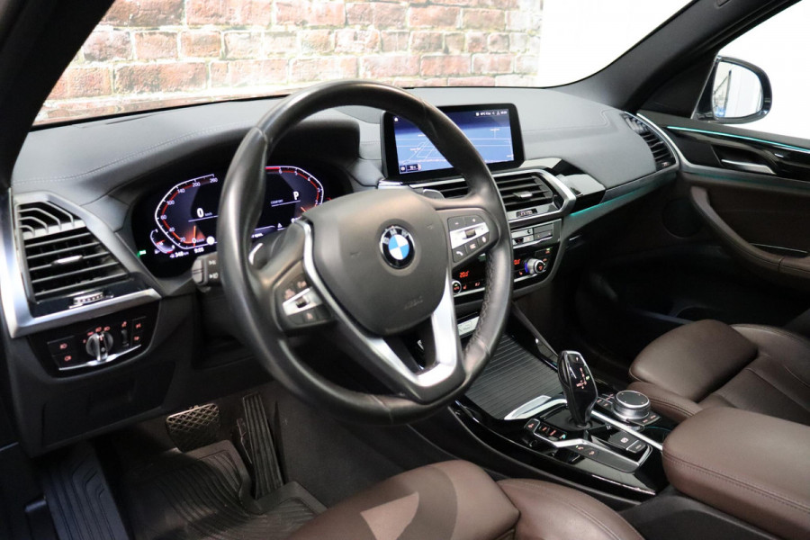 BMW X3 xDrive20i High Executive xLine Automaat / Live Cockpit Professional / Panoramadak / Wegklapbare Trekhaak / Sportstoelen Elektrisch Verstelbaar / Adaptieve LED-koplamp / Driving Assistant / Head-Up Display / 20 Inch / Stoelverwarming / Hifi / Chrome Line / DAB