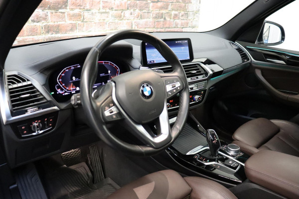BMW X3 xDrive20i High Executive xLine Automaat / Live Cockpit Professional / Panoramadak / Wegklapbare Trekhaak / Sportstoelen Elektrisch Verstelbaar / Adaptieve LED-koplamp / Driving Assistant / Head-Up Display / 20 Inch / Stoelverwarming / Hifi / Chrome Line / DAB