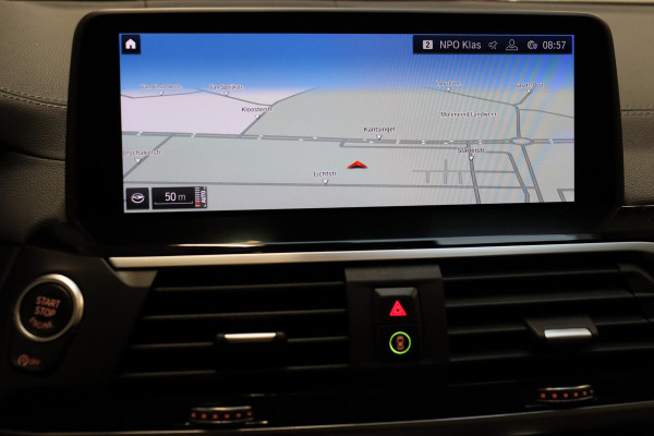 BMW X3 xDrive20i High Executive xLine Automaat / Live Cockpit Professional / Panoramadak / Wegklapbare Trekhaak / Sportstoelen Elektrisch Verstelbaar / Adaptieve LED-koplamp / Driving Assistant / Head-Up Display / 20 Inch / Stoelverwarming / Hifi / Chrome Line / DAB