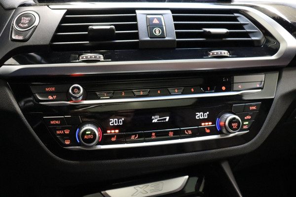 BMW X3 xDrive20i High Executive xLine Automaat / Live Cockpit Professional / Panoramadak / Wegklapbare Trekhaak / Sportstoelen Elektrisch Verstelbaar / Adaptieve LED-koplamp / Driving Assistant / Head-Up Display / 20 Inch / Stoelverwarming / Hifi / Chrome Line / DAB