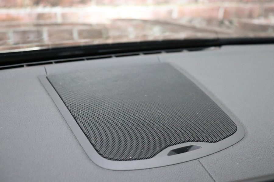 BMW X3 xDrive20i High Executive xLine Automaat / Live Cockpit Professional / Panoramadak / Wegklapbare Trekhaak / Sportstoelen Elektrisch Verstelbaar / Adaptieve LED-koplamp / Driving Assistant / Head-Up Display / 20 Inch / Stoelverwarming / Hifi / Chrome Line / DAB