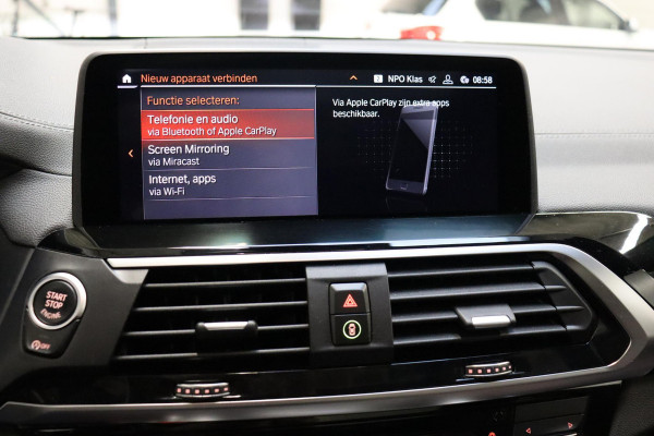BMW X3 xDrive20i High Executive xLine Automaat / Live Cockpit Professional / Panoramadak / Wegklapbare Trekhaak / Sportstoelen Elektrisch Verstelbaar / Adaptieve LED-koplamp / Driving Assistant / Head-Up Display / 20 Inch / Stoelverwarming / Hifi / Chrome Line / DAB