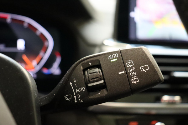 BMW X3 xDrive20i High Executive xLine Automaat / Live Cockpit Professional / Panoramadak / Wegklapbare Trekhaak / Sportstoelen Elektrisch Verstelbaar / Adaptieve LED-koplamp / Driving Assistant / Head-Up Display / 20 Inch / Stoelverwarming / Hifi / Chrome Line / DAB