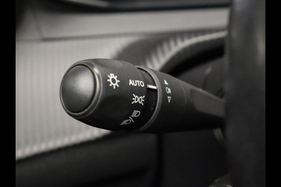 Peugeot 208 1.2 PureTech Active Black Edition Sport (APPLE CARPLAY,NAVI,CRUISE,LED,ELEKTRISCH PAKKET,SPORTSTOELEN,NETTE STAAT)