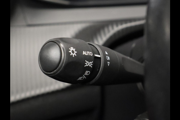 Peugeot 208 1.2 PureTech Active Black Edition Sport (APPLE CARPLAY,NAVI,CRUISE,LED,ELEKTRISCH PAKKET,SPORTSTOELEN,NETTE STAAT)