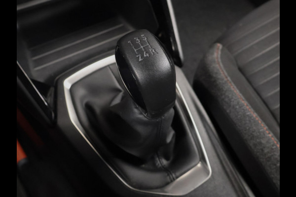 Peugeot 208 1.2 PureTech Active Black Edition Sport (APPLE CARPLAY,NAVI,CRUISE,LED,ELEKTRISCH PAKKET,SPORTSTOELEN,NETTE STAAT)