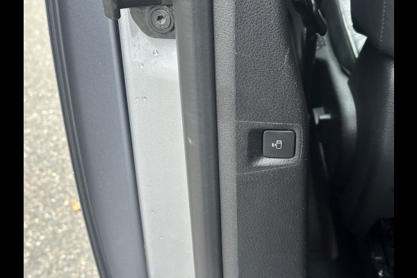 Opel Zafira-e Life 100 kW 75kWh Tourer M 6 PERSOONS| 3-FASE| ELEKTRISCHE ZIJDEUR| HEAD-UP DISPLAY| ELEK. STOELEN MET MEMORY| CAMERA| DEALER ONDERHOUDEN| DODE HOEK| LEDEREN BEKLEDING