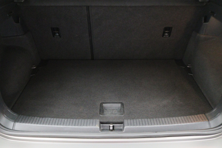 Volkswagen T-Cross 1.0 TSI Life Virtual Cockpit, Climate, ACC, Rijstrooksensor, Apple Carplay, PDC, 17''