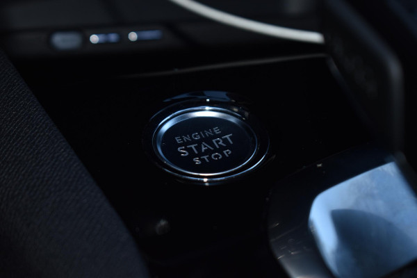 Peugeot 5008 1.2 PureTech 130PK Aut. Allure | 7 Zits | Navi | Panodak | Camera | Incl. garantie