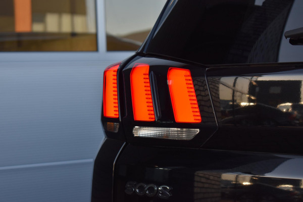 Peugeot 5008 1.2 PureTech 130PK Aut. Allure | 7 Zits | Navi | Panodak | Camera | Incl. garantie