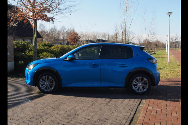 Peugeot e-208 EV Blue Lease Allure 50 kWh | SOH 90% | Camera | Apple Carplay | Cruise Control | NL-Auto |