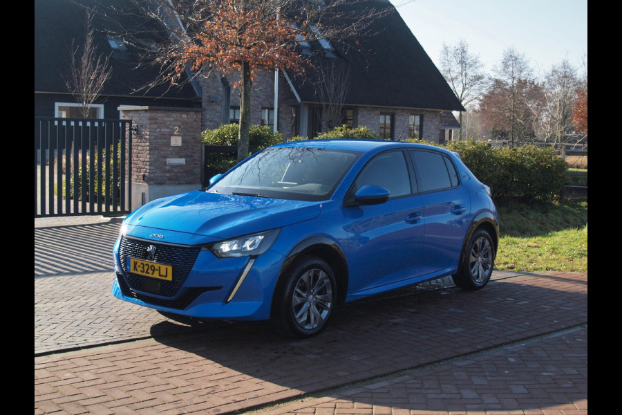 Peugeot e-208 EV Blue Lease Allure 50 kWh | SOH 90% | Camera | Apple Carplay | Cruise Control | NL-Auto |