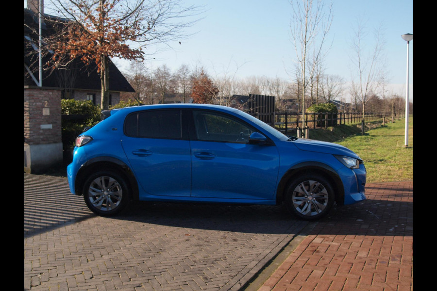Peugeot e-208 EV Blue Lease Allure 50 kWh | SOH 90% | Camera | Apple Carplay | Cruise Control | NL-Auto |