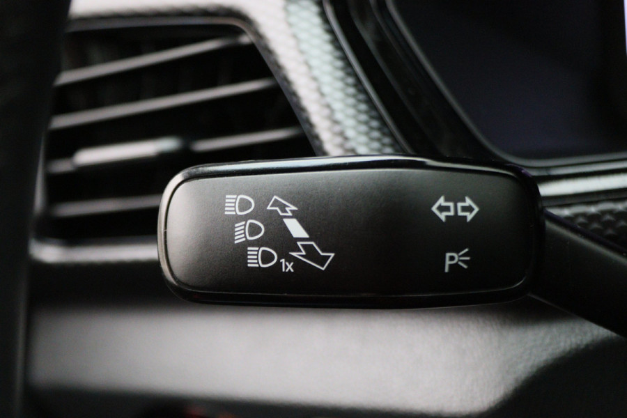 Volkswagen T-Cross 1.0 TSI Life Virtual Cockpit, Climate, ACC, Rijstrooksensor, Apple Carplay, PDC, 17''