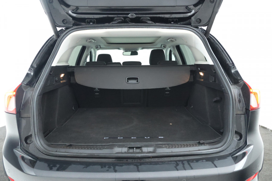 Ford FOCUS Wagon 1.5 EcoBlue Vignale Volleder, Panorama, Climate,