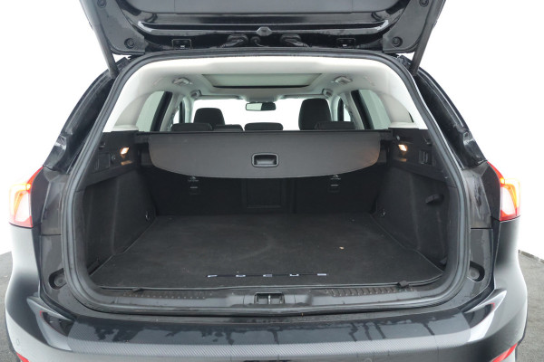 Ford FOCUS Wagon 1.5 EcoBlue Vignale Volleder, Panorama, Climate,