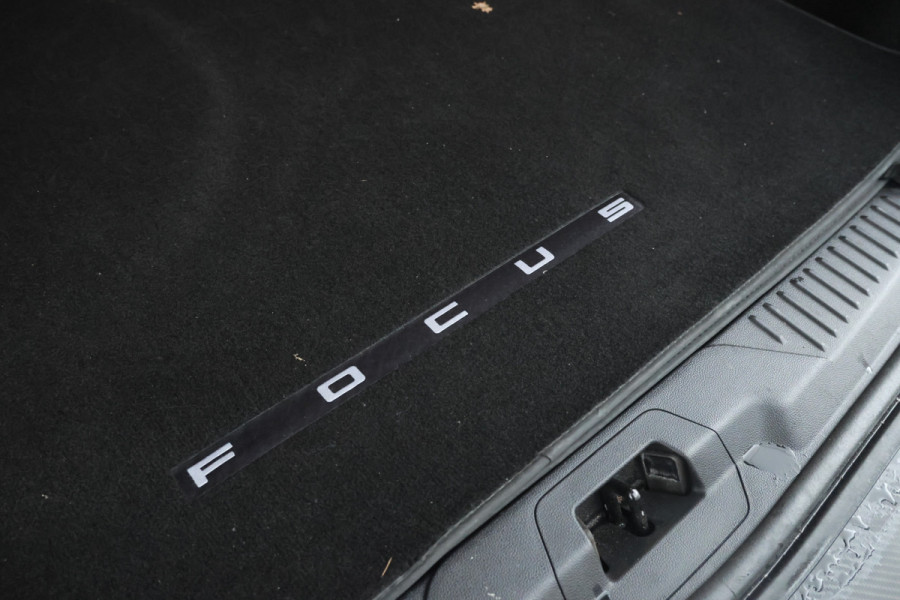 Ford FOCUS Wagon 1.5 EcoBlue Vignale Volleder, Panorama, Climate,