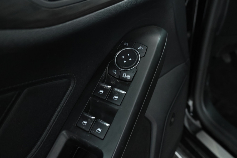 Ford FOCUS Wagon 1.5 EcoBlue Vignale Volleder, Panorama, Climate,