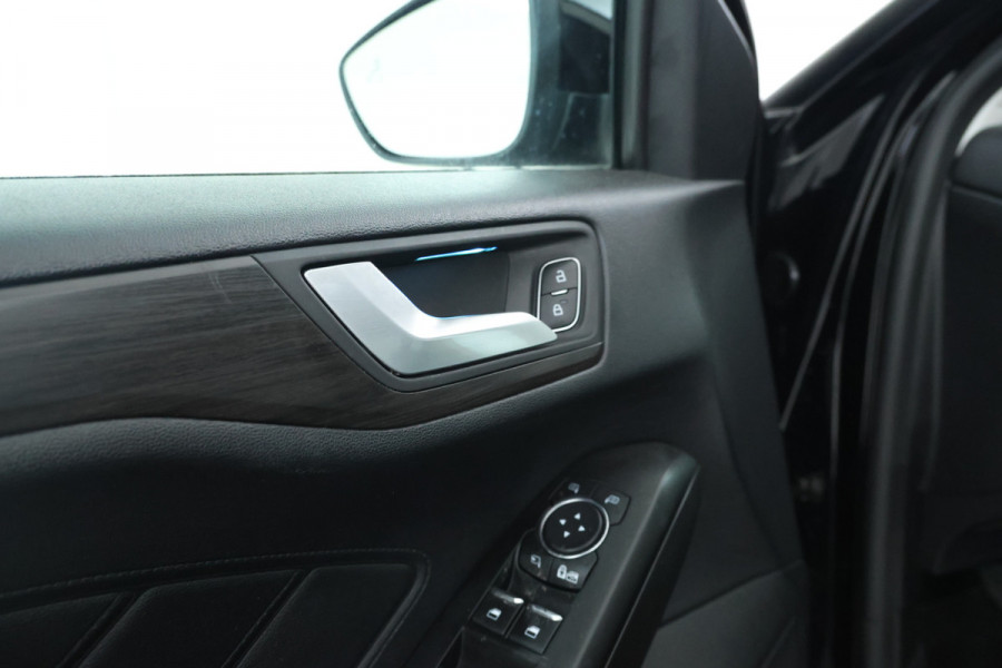 Ford FOCUS Wagon 1.5 EcoBlue Vignale Volleder, Panorama, Climate,