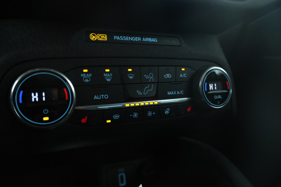 Ford FOCUS Wagon 1.5 EcoBlue Vignale Volleder, Panorama, Climate,