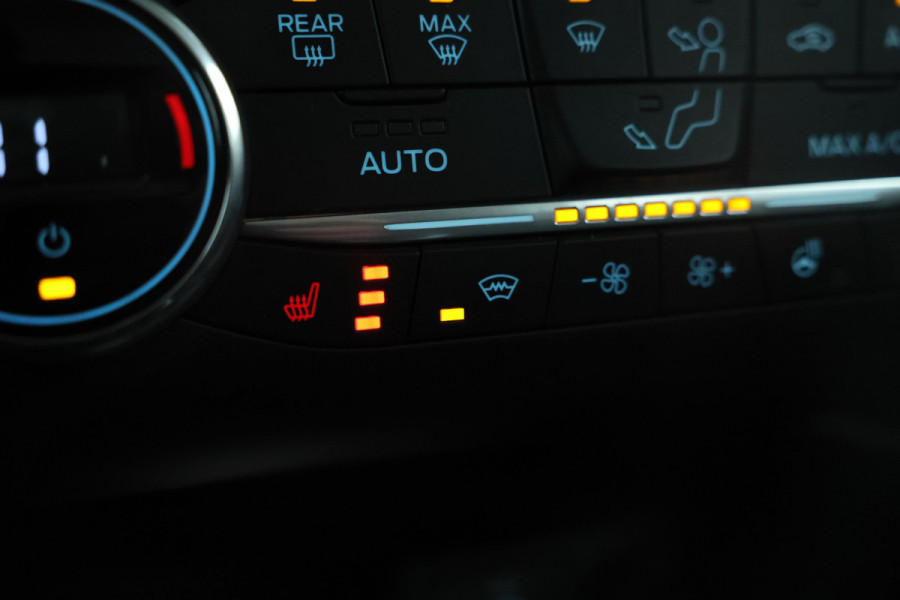 Ford FOCUS Wagon 1.5 EcoBlue Vignale Volleder, Panorama, Climate,