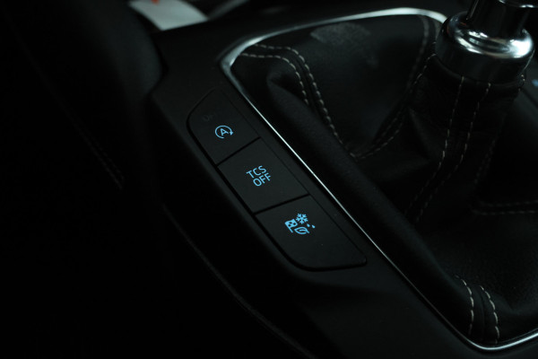 Ford FOCUS Wagon 1.5 EcoBlue Vignale Volleder, Panorama, Climate,