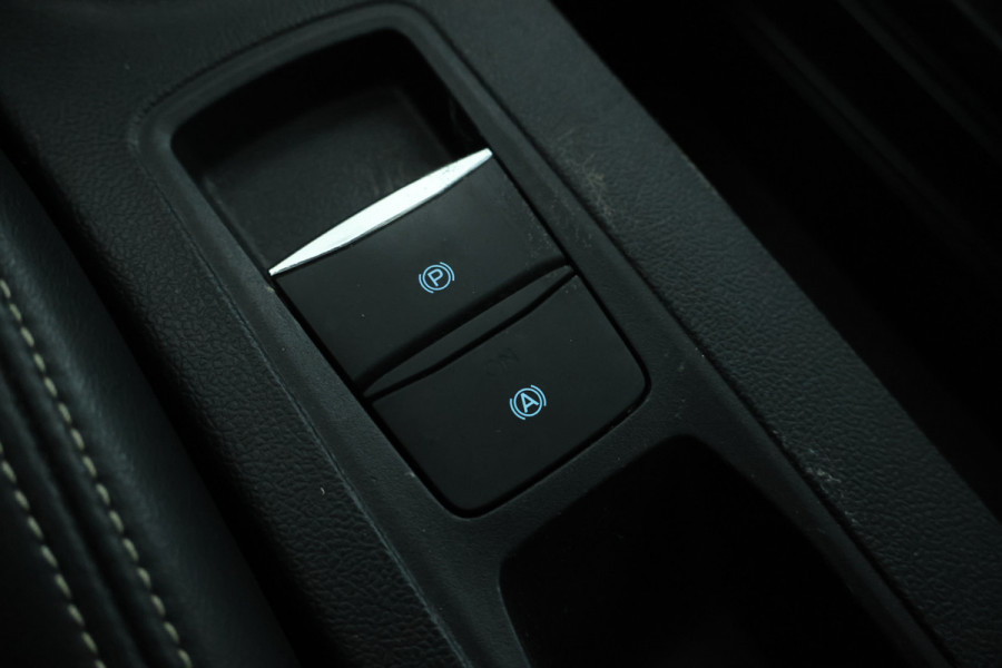 Ford FOCUS Wagon 1.5 EcoBlue Vignale Volleder, Panorama, Climate,