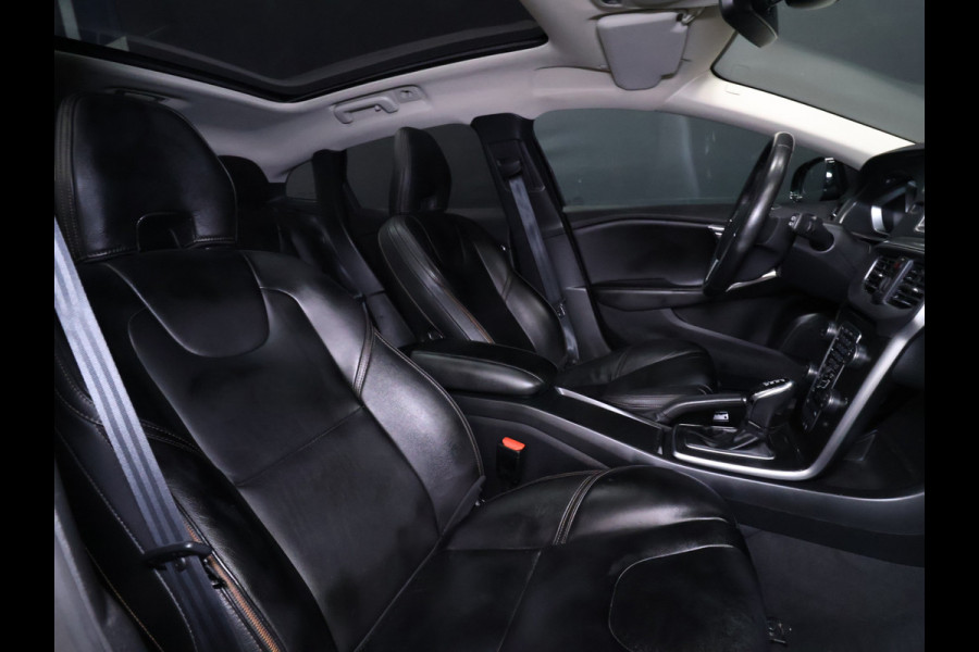 Volvo V40 Cross Country 1.5 T3 Polar+ Luxury [TREKHAAK, PANORAMADAK, KEYLESS ENTRY, CAMERA, VOL LEDER, STOELVERWARMING, NIEUWSTAAT]