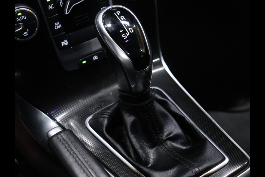 Volvo V40 Cross Country 1.5 T3 Polar+ Luxury [TREKHAAK, PANORAMADAK, KEYLESS ENTRY, CAMERA, VOL LEDER, STOELVERWARMING, NIEUWSTAAT]