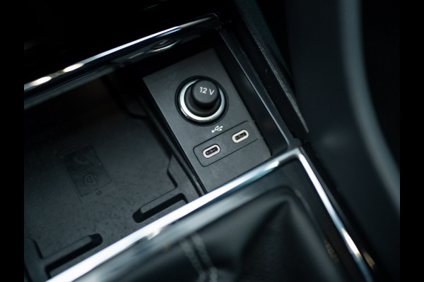 Škoda Karoq 1.5 TSI ACT Sportline Business | Trekhaak wegkl. | Camera | Prijs Rijklaar!!