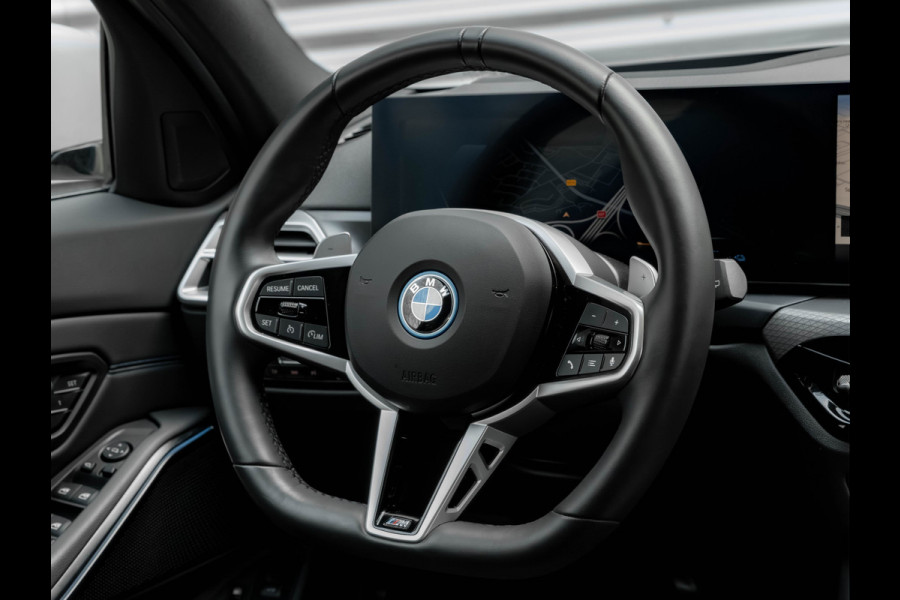 BMW 3 Serie Touring 330e xDrive - M-Sport - LCI 2 - Memoryzetel - Head-up - Driving + Parking Ass
