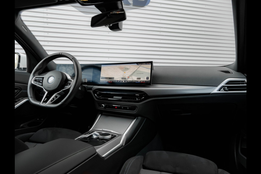 BMW 3 Serie Touring 330e xDrive - M-Sport - LCI 2 - Memoryzetel - Head-up - Driving + Parking Ass