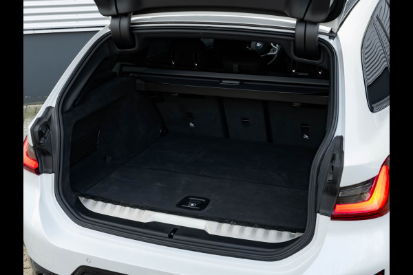 BMW 3 Serie Touring 330e xDrive - M-Sport - LCI 2 - Memoryzetel - Head-up - Driving + Parking Ass